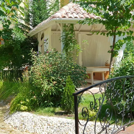 Anna On The Sunny Sunny Beach