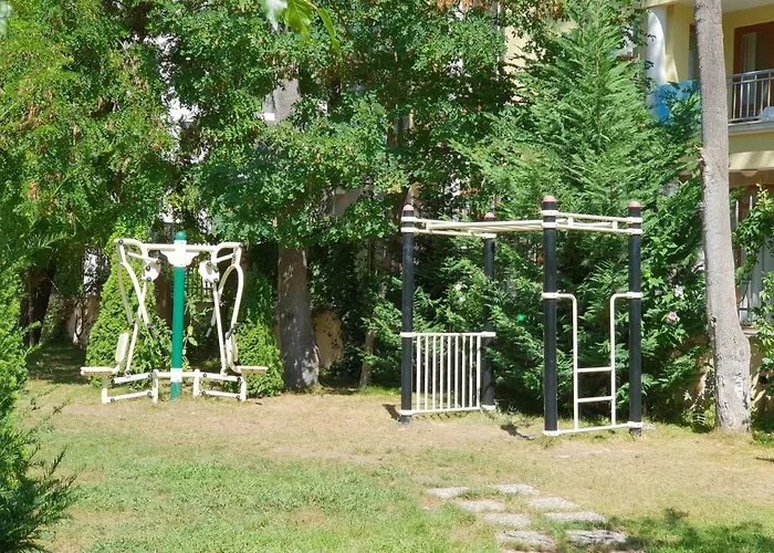 Anna On The Sunny Sunny Beach