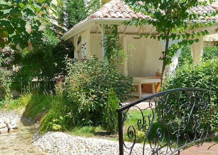 Anna On The Sunny Sunny Beach